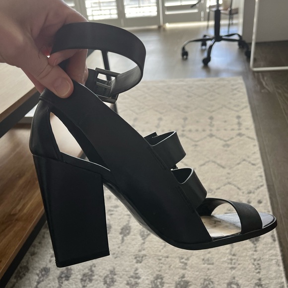 Zara Woman Sandals (9.5) - Picture 3 of 9